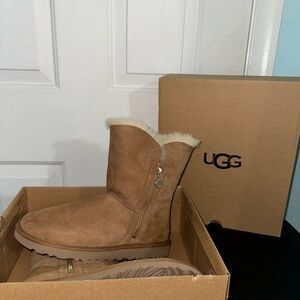 Ugg women’s boots 8.5